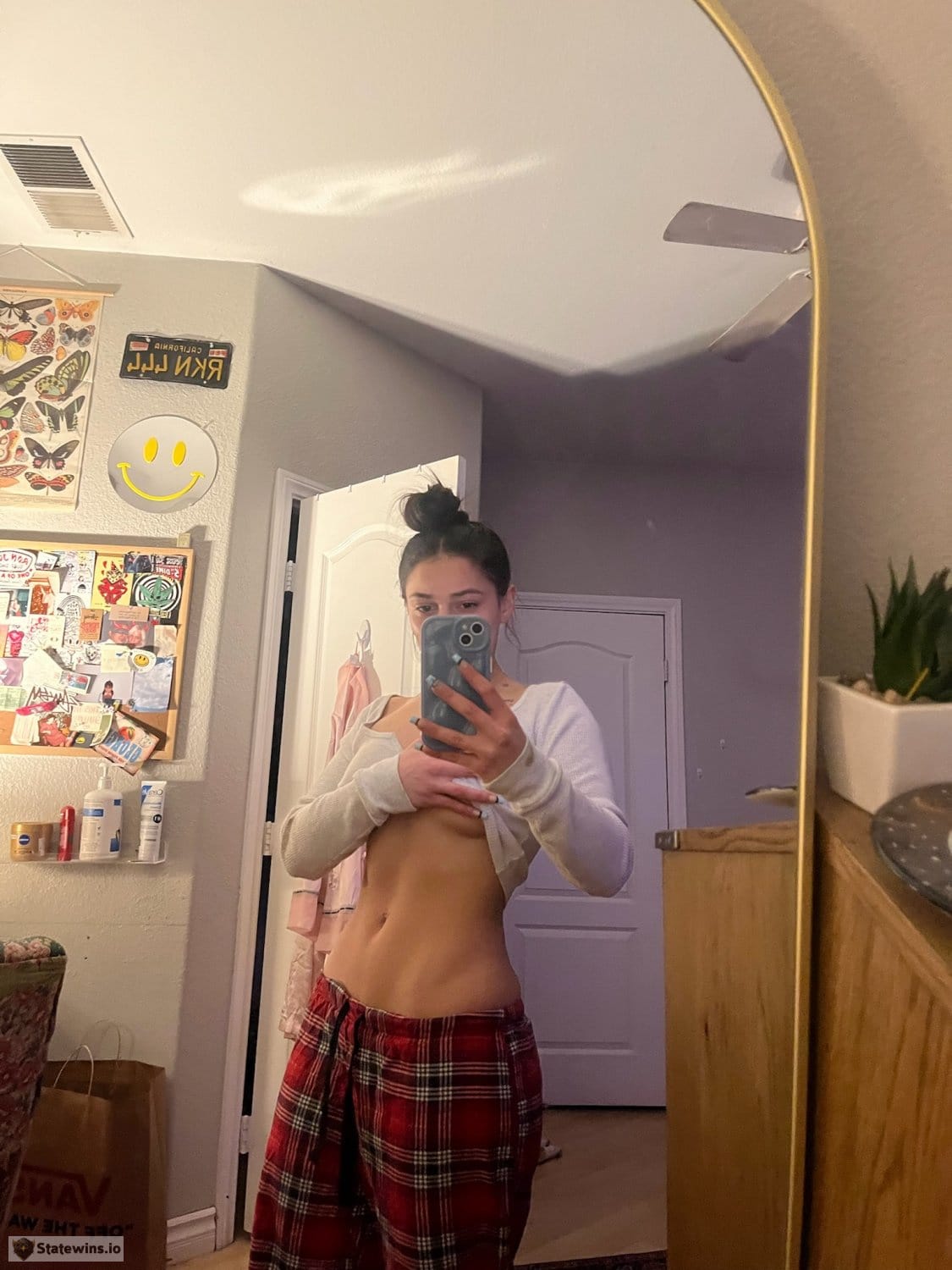 Fit 20 year old hoe Bobbi sex tapes and nudes - Photo 2