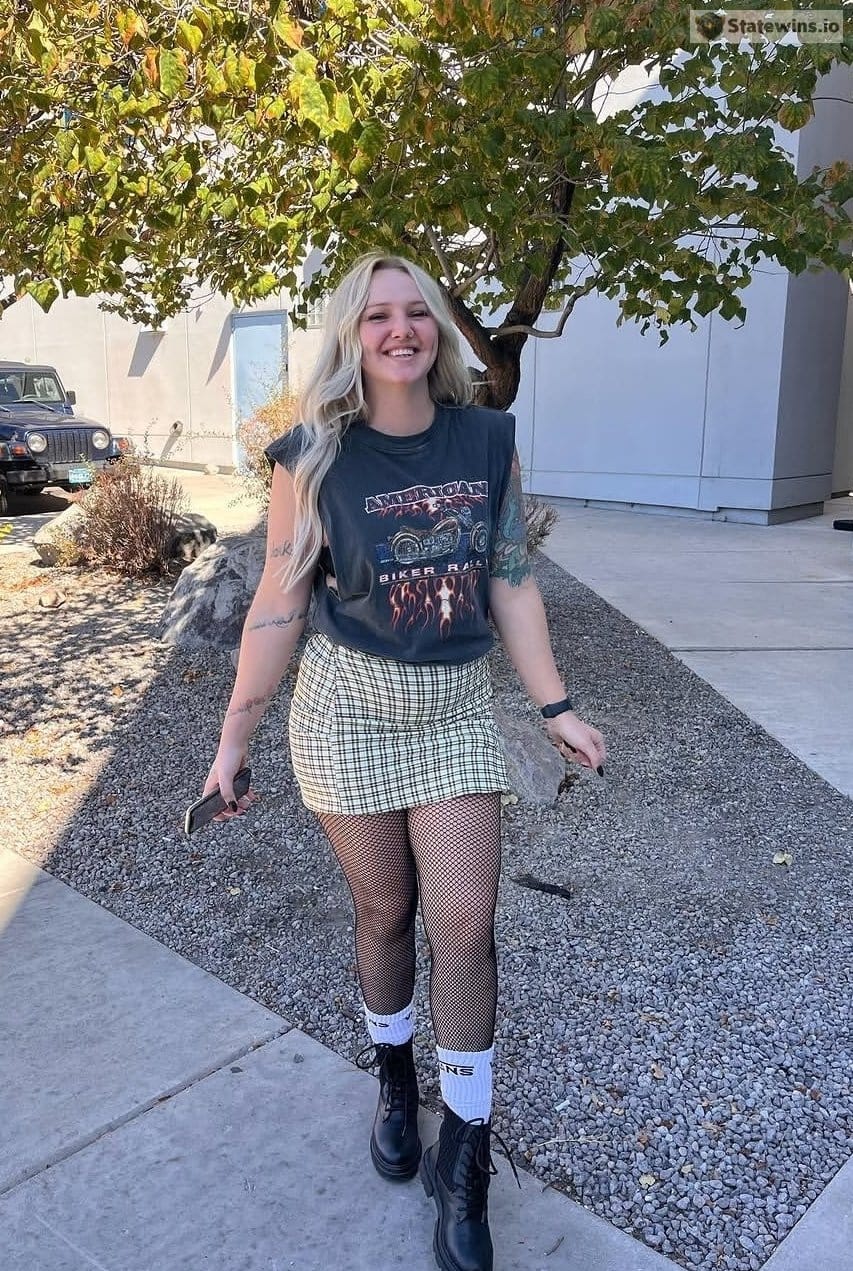 Dumb blonde slut can - Photo 2