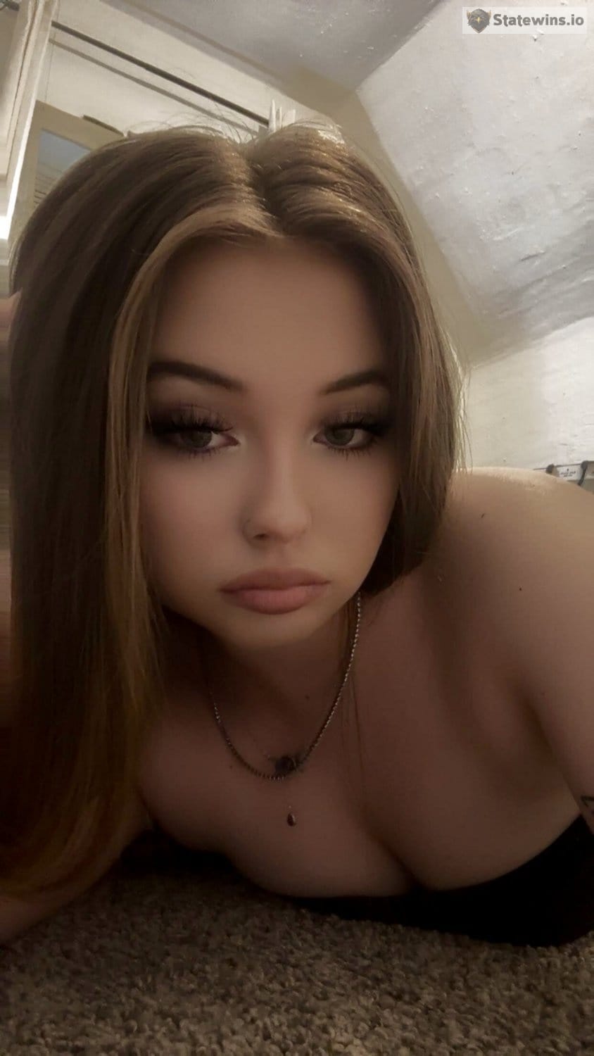 brunette fat cunt Selena - Photo 9