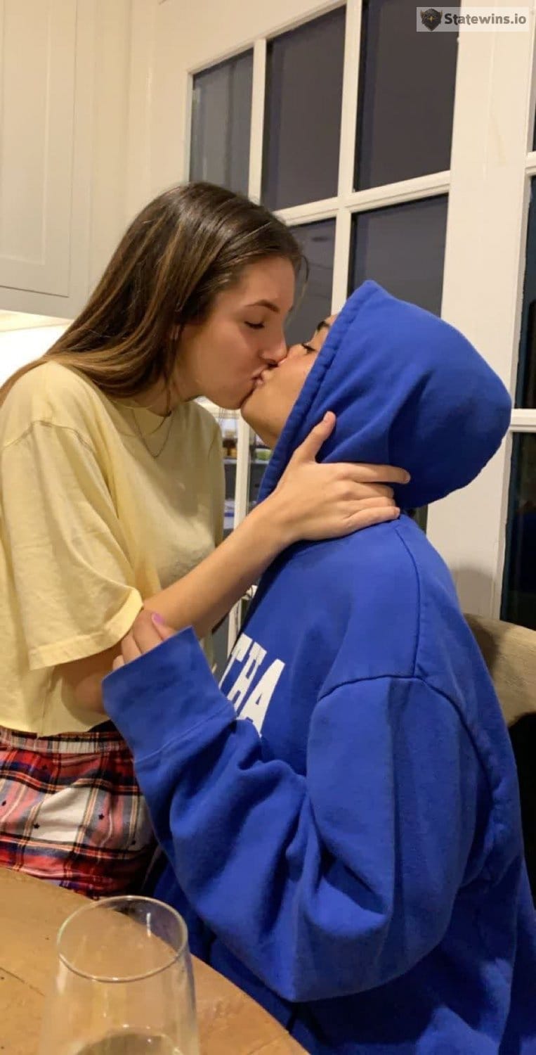 Meet Jadyn and Grace, college sluts - Photo 2